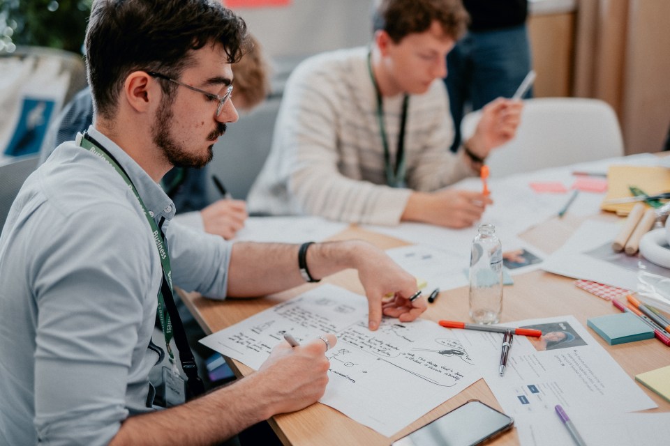 Person participating in a workshp
